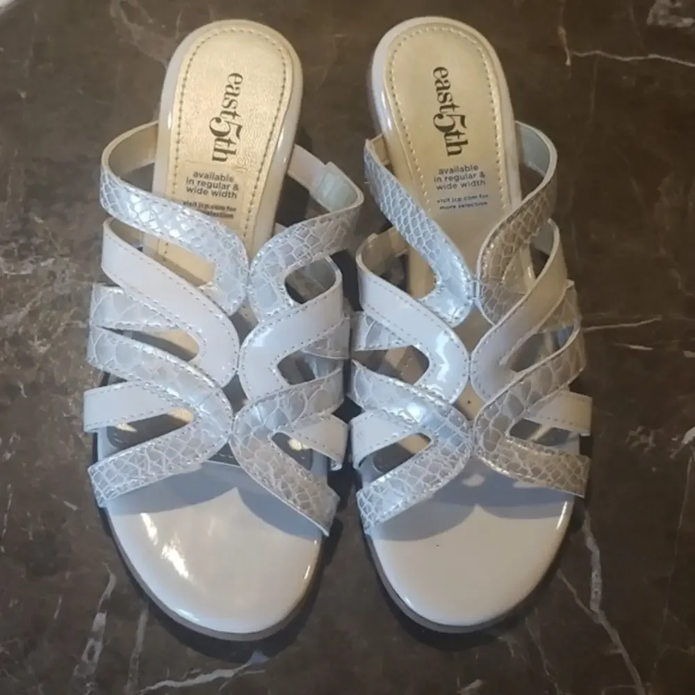 East 5th women's cream pearlescent sandals size‎ 5M